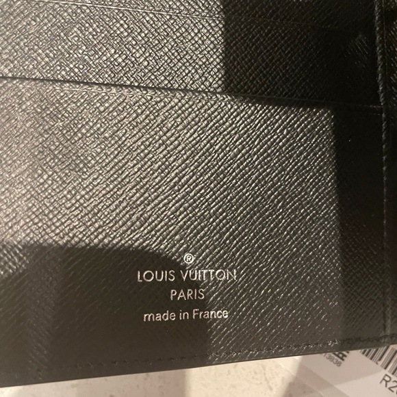 Louis Vuitton Agenda MM in Epi Leather Black - Picture 14 of 16